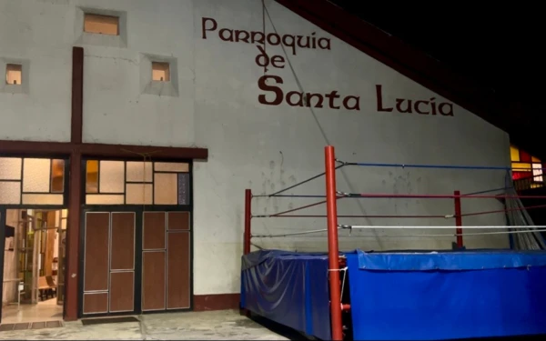 A wrestling ring in the courtyard of a parish in Mexico City. | Credit: “EWTN Noticias”