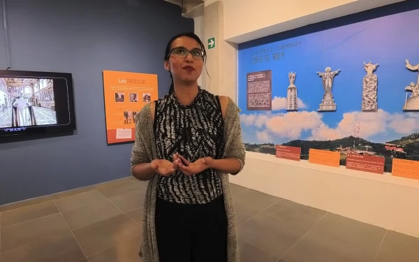 Mariana Cruz Ugarte, coordinator of the UPAEP Museum, explains the content of the exhibition dedicated to the centenary of the start of the Cristero War. | Credit: David Ramos/EWTN News